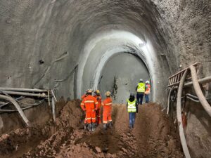 Execução estrutural de túnel subterrâneo